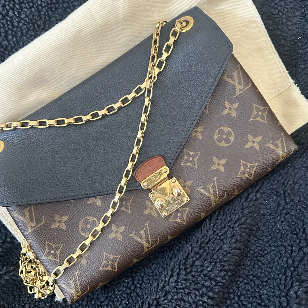 Louis Vuitton Pallas Chain - Picture 12 of 15